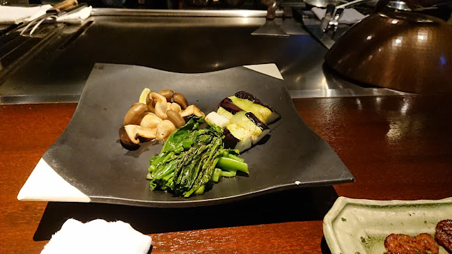 BAR SHOW-TIME TEPPAN STEAK HOUSE(バーショータイム テッパン ステーキハウス) - 飲食業