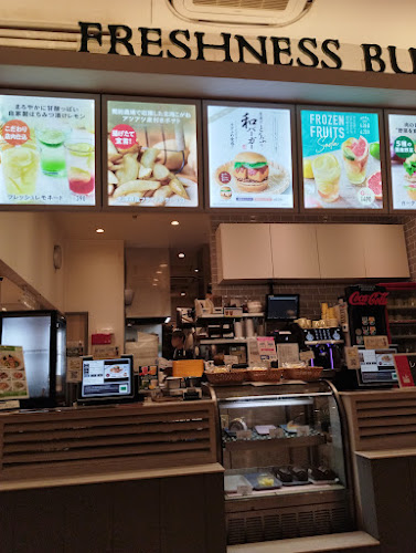 Opinii despre フレッシュネスバーガーピオレ姫路 în 姫路市 - 飲食業