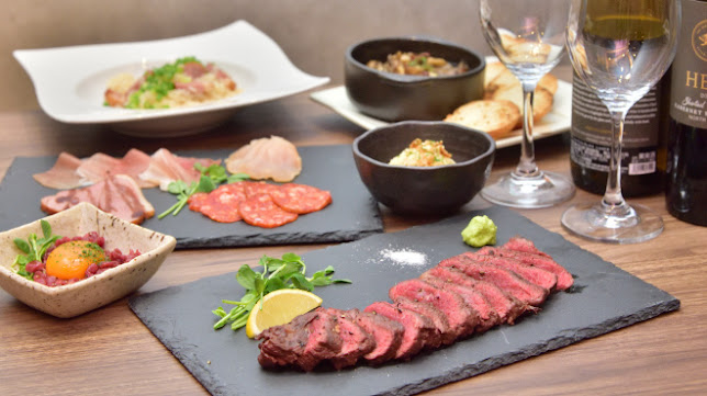 Comentarii opinii despre 溶岩焼きグリルと世界のワイン肉助 上大岡店