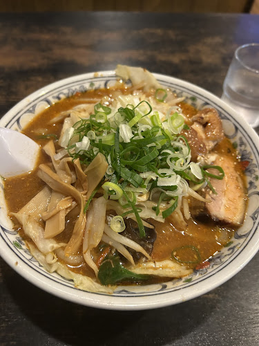 Opinii despre らーめん山桜桃(ゆすら) 発寒店 în 札幌市 - 飲食業