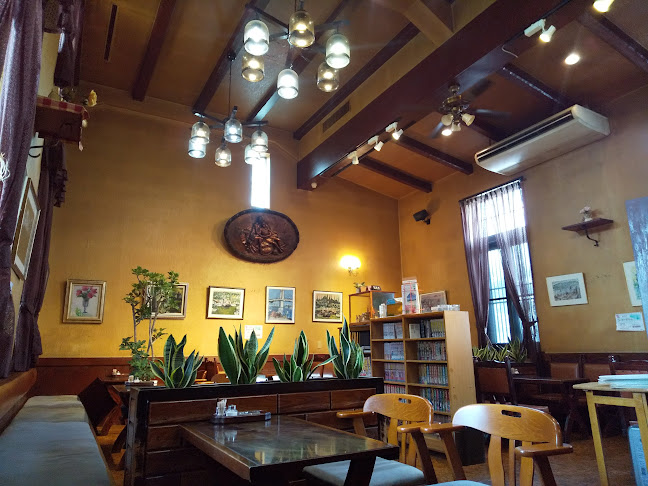 カフェテラス 薔薇都