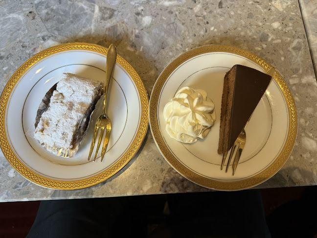 Opinii despre ウィーン菓子 シュトラウス în 青森市 - 飲食業