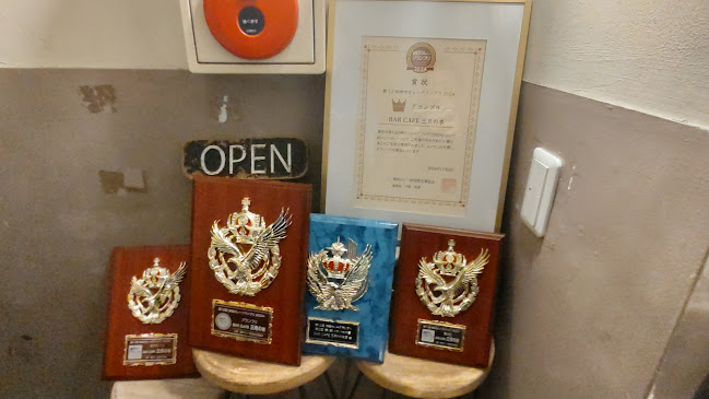 CURRY BAR CAFE 三月の水