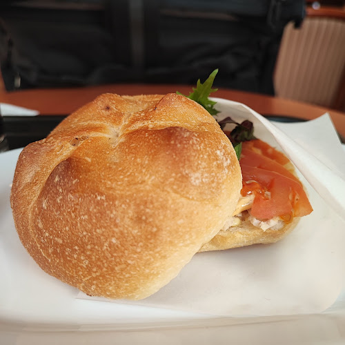 Comentarii opinii despre カフェ・ベローチェ 新橋四丁目店