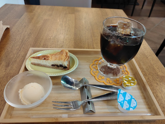 カフェ フレディ - 飲食業