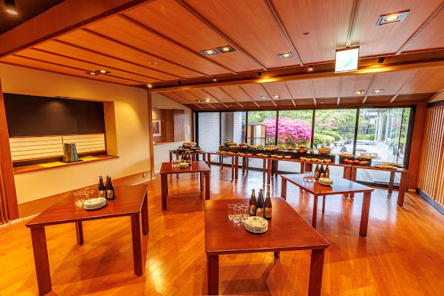 仙台 なだ万 - 飲食業