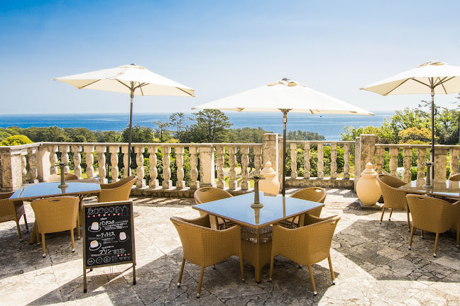 〒414-0044 静岡県伊東市川奈１４３９−１