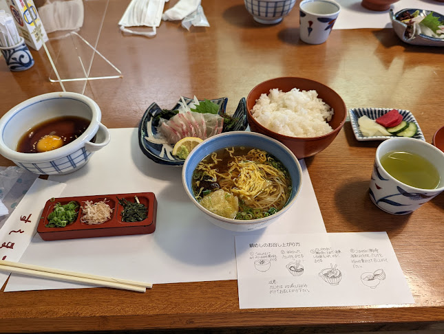 Opinii despre すし丸 本店 în 松山市 - 飲食業