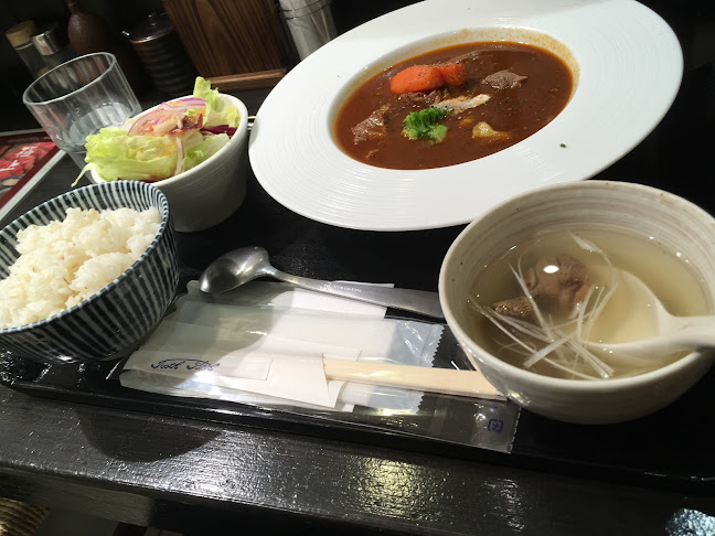 〒900-0015 沖縄県那覇市久茂地１丁目１−１