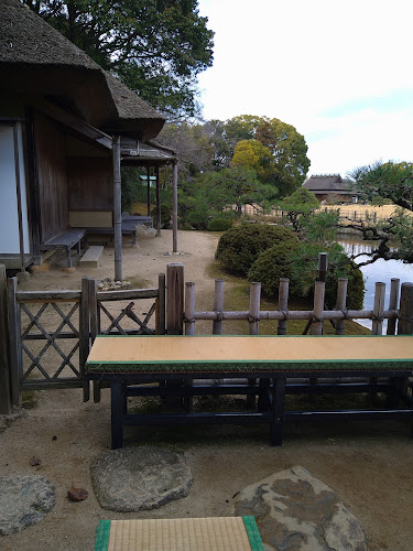 〒703-8257 岡山県岡山市北区後楽園１−４
