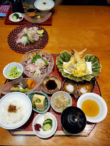 秋初月 - 飲食業