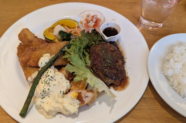 カジュアルダイニング レインディア - 飲食業