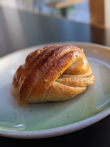 〒111-0032 東京都台東区浅草２丁目６−１５