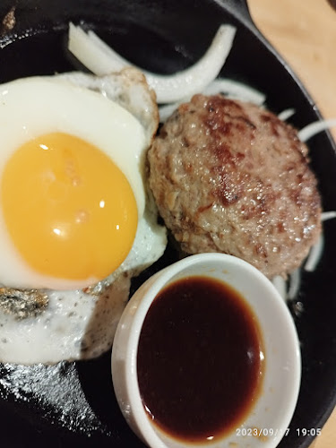 〒430-0944 静岡県浜松市中央区田町３３０−１ マビーセブン 1階