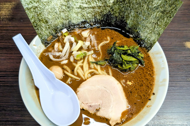 Opinii despre 横浜家系ラーメン厚木インター魂心家 în 厚木市 - 飲食業