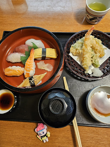 Opinii despre すし丸 本店 în 松山市 - 飲食業