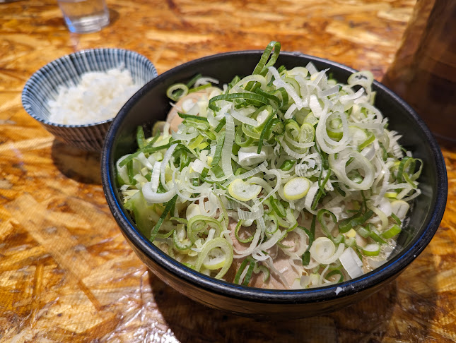 Comentarii opinii despre 濃厚とんこつらーめん オハナ堂