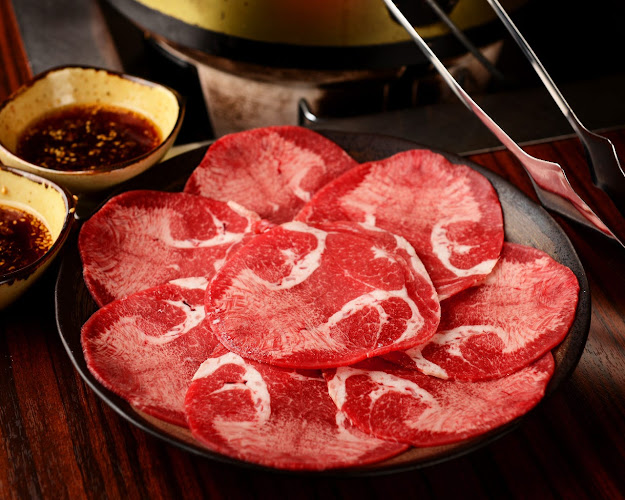 炭火焼肉 トロとん亭 - 飲食業