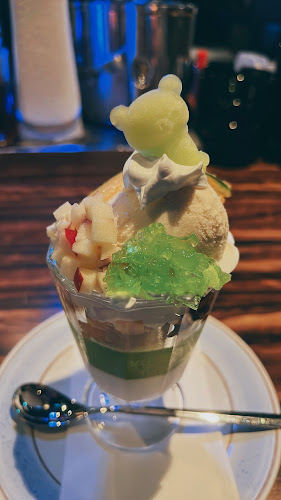 アミューズメントバー アクア・ドロップ - 飲食業