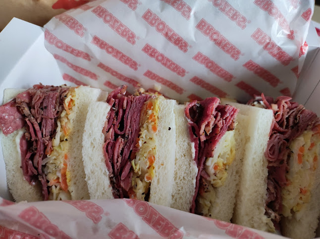 Comentarii opinii despre ブラザーズ テイクアウト人形町店