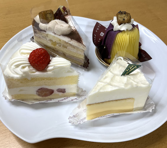 Opinii despre シャトレーゼ 千種宮根台店 în 名古屋市 - 飲食業