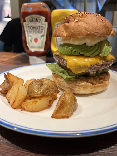Opinii despre Chillax Burgers＆Wine în 豊島区 - 飲食業