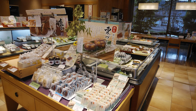 Opinii despre 岡山夢菓匠敷島堂 瀬戸店 în 岡山市 - 飲食業