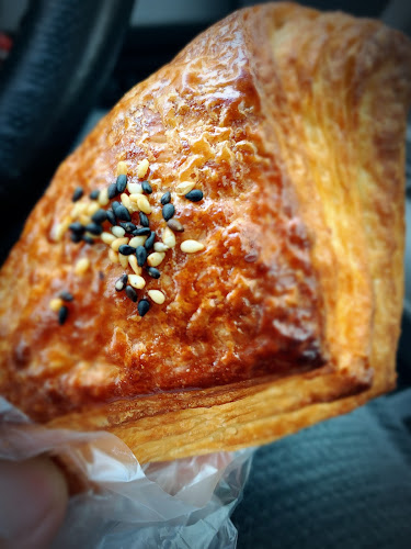 いちご畑のパン工房・エピ - 飲食業