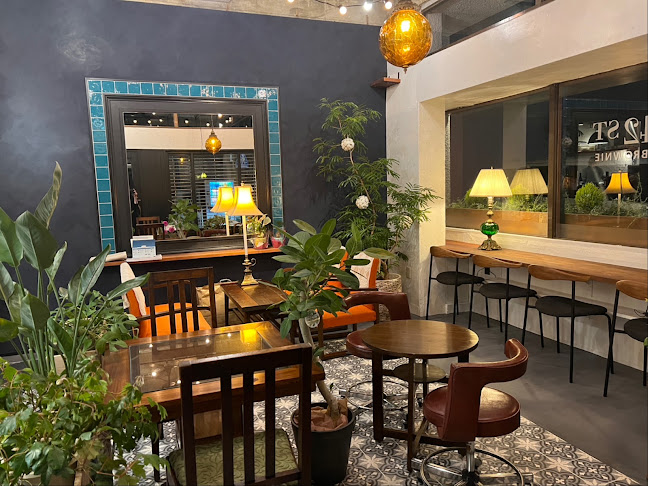 〒604-8115 京都府京都市中京区蛸薬師通堺町西入雁金町373番地 みよいビル 1階