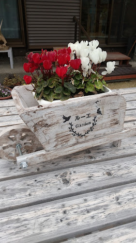 カフェ・ルーエ(ｺﾐｭﾆﾃｨｰｶﾌｪ) - 飲食業