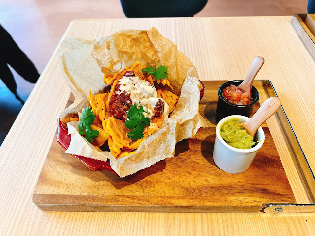 〒730-0028 広島県広島市中区流川町３−５ ホテルエクシル 1F