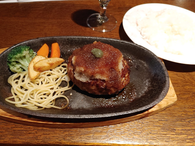 カフェダイニング プチ・ハーモニー - 飲食業