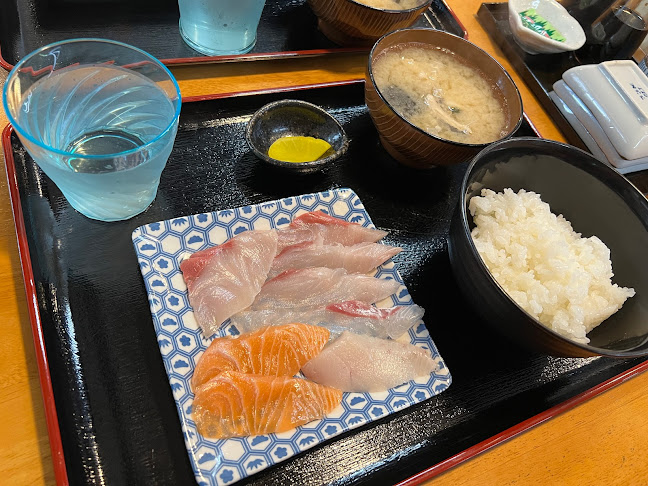 Comentarii opinii despre 岡屋生魚店