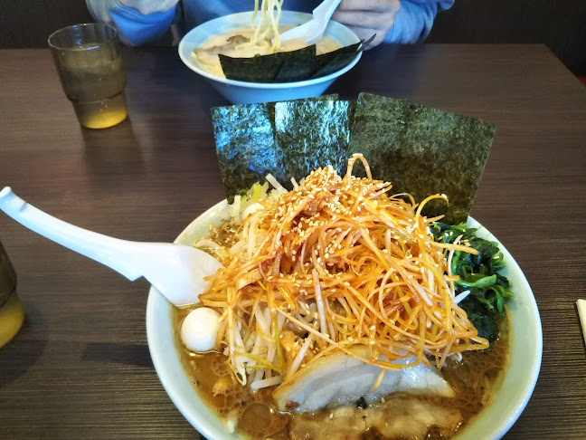 Opinii despre 横浜家系ラーメン厚木インター魂心家 în 厚木市 - 飲食業