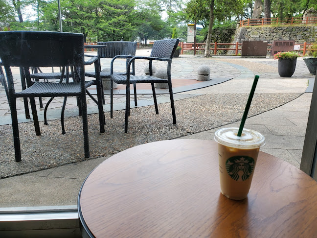 Comentarii opinii despre スターバックス コーヒー リバーウォーク北九州デコシティ店