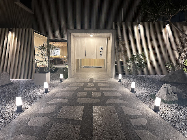 〒900-0006 沖縄県那覇市おもろまち４丁目１１−１ おもろシティコート Ginoza