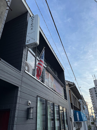 〒740-0018 山口県岩国市麻里布町３丁目１−２３