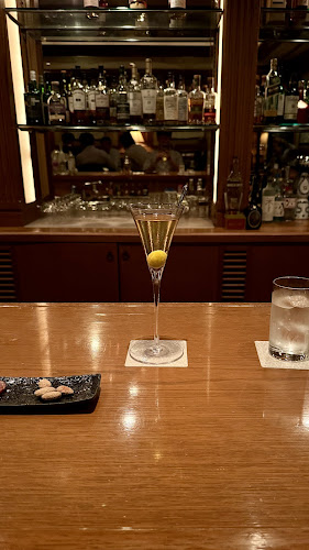 バー「ベイ・ウエスト」 - 飲食業