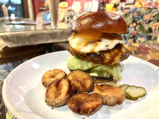 OVERWHELM HAMBURGER and BAR STAND