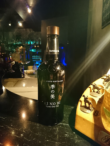 Bar Fake - 飲食業