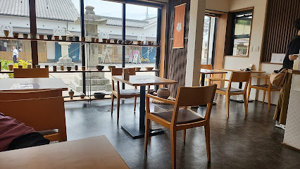 間鍋竹士のうつわを愉しむカフェギャラリー