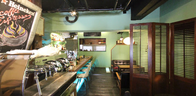 cafe bar WIRED 塚口店