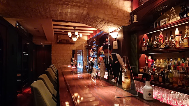 バー・セブンシーズンズ - 飲食業