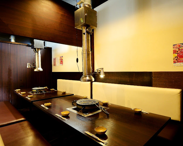 炭火焼肉 トロとん亭 - 飲食業