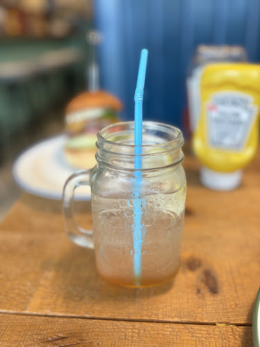 Opinii despre Chillax Burgers＆Wine în 豊島区 - 飲食業