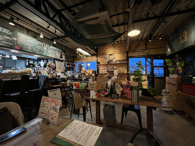 Opinii despre i10号倉庫 GARAGE CAFE&PIZZA în 尼崎市 - 飲食業