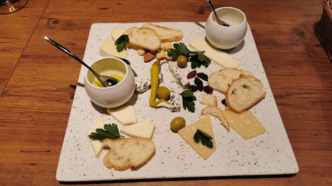 〒031-0032 青森県八戸市三日町１６ ハートビルマルフク 1F