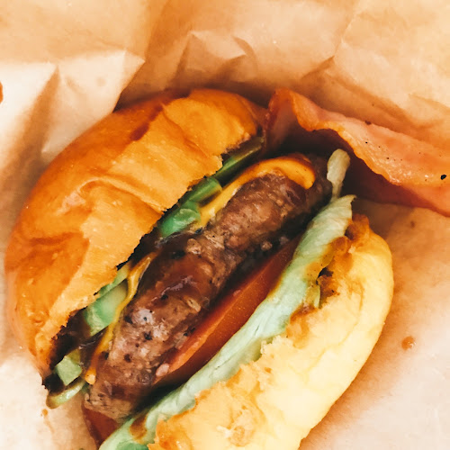 〒125-0041 東京都葛飾区東金町２丁目１８−１