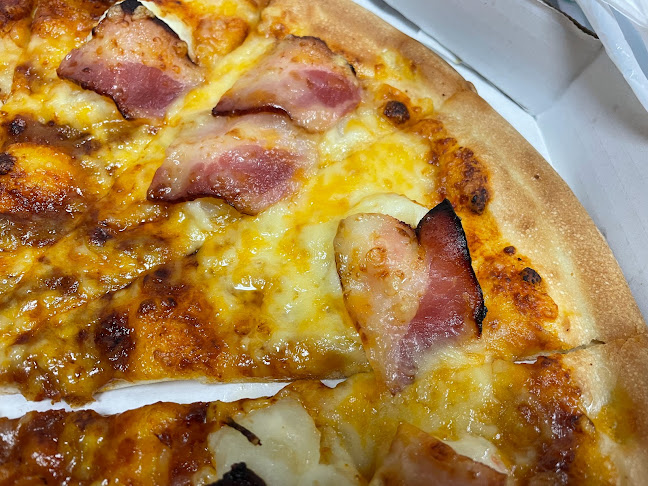 Opinii despre ピザ・ロイヤルハット 宇和島店 în 宇和島市 - 飲食業