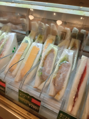 Comentarii opinii despre カフェ・ベローチェ 吉祥寺店